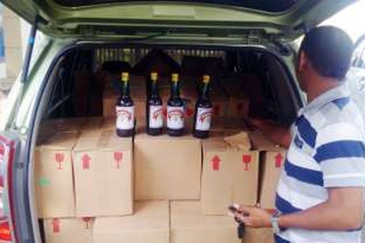 Polsek Kota Timur, Kota Gorontalo menangkap mobil penumpang yang dipenuhi minuman keras dari luar daerah. Miras ini diduga akan diedarkan di Gorontalo.
