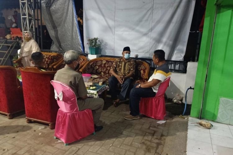 Pagelaran wayang kulit di Desa Sebani, Kecamatan Sumobito, Kabupaten Jombang, Jawa Timur, dibubarkan polisi, Sabtu (22/5/2021) malam.