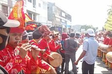 Dzikir Akbar dan Karnaval Budaya Antar Husniah-Darmawansyah ke KPU Gowa