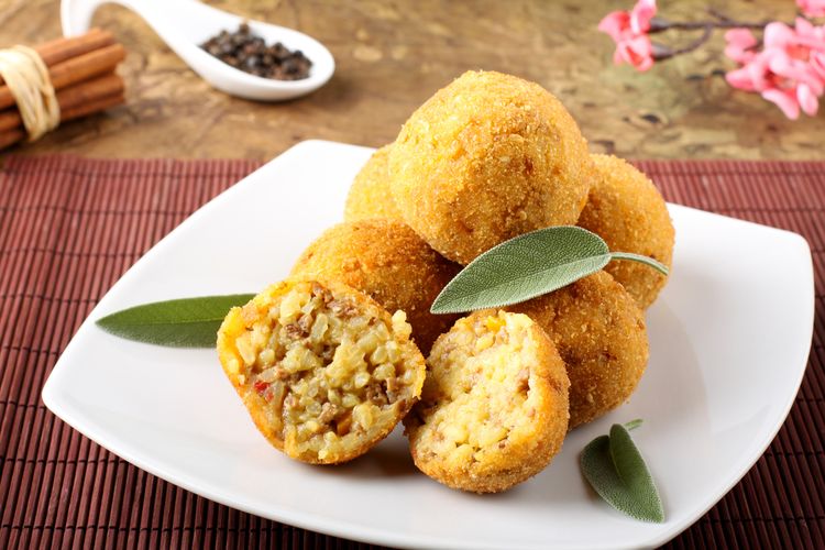 Ilustrasi rice ball goreng untuk bekal.