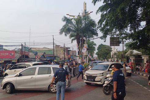 Pengunjung Membeludak Saat Libur Tahun Baru, Arus Lalin di Depan Ragunan Macet Parah