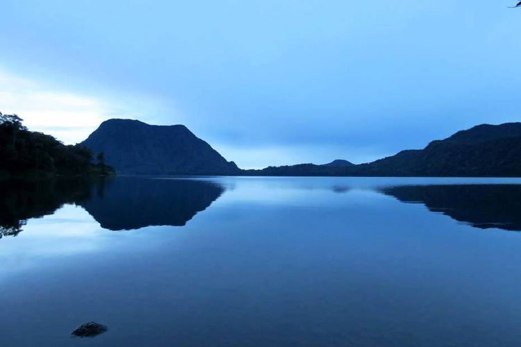 Danau Gunung Tujuh, sebuah danau Sakti di Kerinci yang dikelilingi tujuh gunung.
