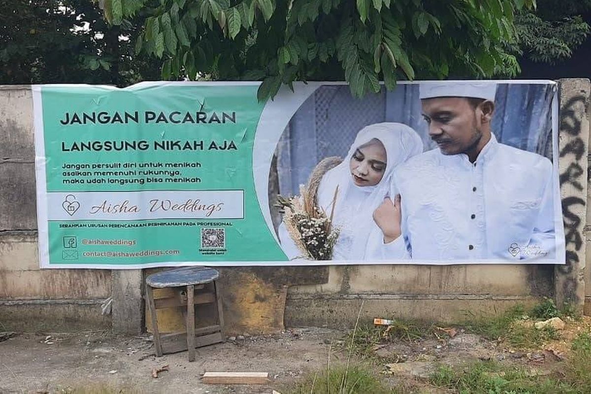 Tangkapan layar spanduk berisi iklan wedding organizer, Aisha Wedding.
