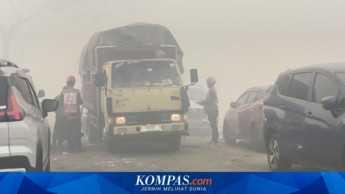 Kebakaran TPA Jatiwaringin Belum Padam, Asap Pekat Selimuti Permukiman di Buaran Jati
