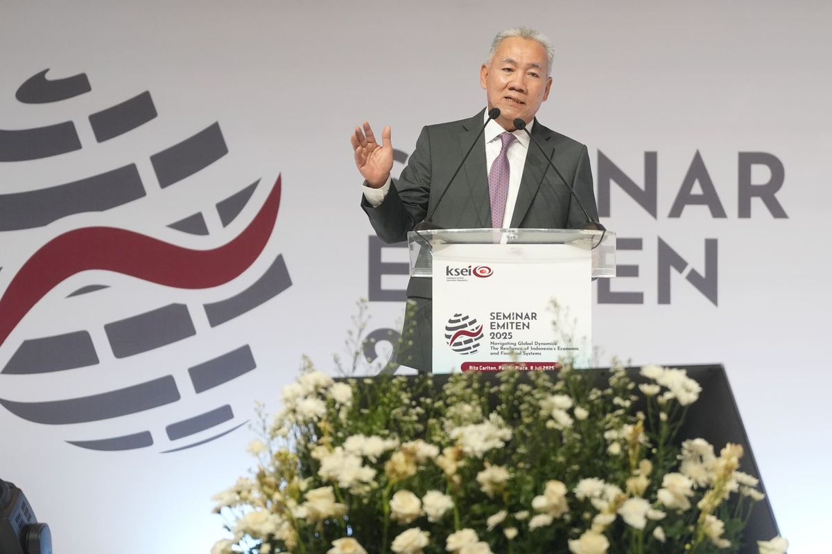 Direktur Utama PGN Arief S. Handoko saat menghadiri Seminar Emiten 2025 yang diselenggarakan oleh Kustodian Sentral Efek Indonesia (KSEI) di Jakarta, Selasa (8/7/2025).
