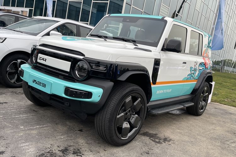 iCar V23 dengan modifikasi permainan warna dan sticker