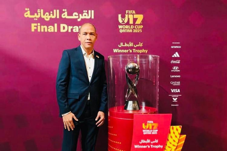 Pelatih timnas U17 Indonesia Nova Arianto saat menghadiri drawing grup Piala Dunia U17 2025 di Doha.