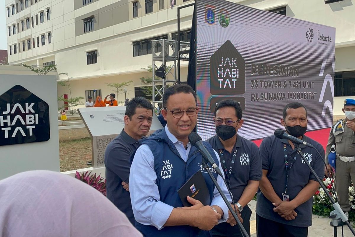 Gubernur DKI Jakarta Anies Baswedan saat konferensi pers setelah meresmikan pembangunan rumah susun sewa (rusunawa) di Penjaringan, Jakarta Utara, Rabu (18/8/2022).