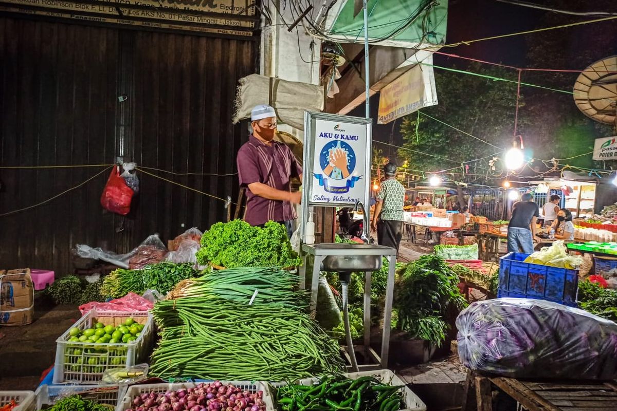 Pedagang Kaki Lima (PKL) yang berada di sekitar Jalan Raya Pasar Minggu dan Jalan Terminal Baru, Pasar Minggu,Jakarta Selatan akan segera ditata untuk masuk ke dalam lokasi yang berada di kawasan PD Pasar Jaya Pasar Minggu.