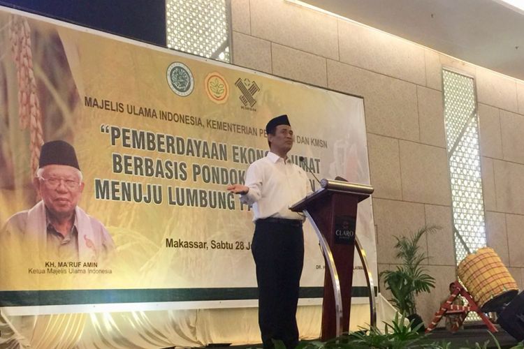 Menteri Pertanian Andi Amran Sulaiman kembali meluncurkan program pemberdayaan ekonomi umat berbasis pondok pesantren menuju lumbung pangan dunia di Makassar, Sabtu (28/7/2018)