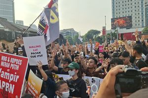 Massa Demo Mahasiswa di Tugu Tani Tutup Jalan, Lalin Menteng Arah Monas Macet