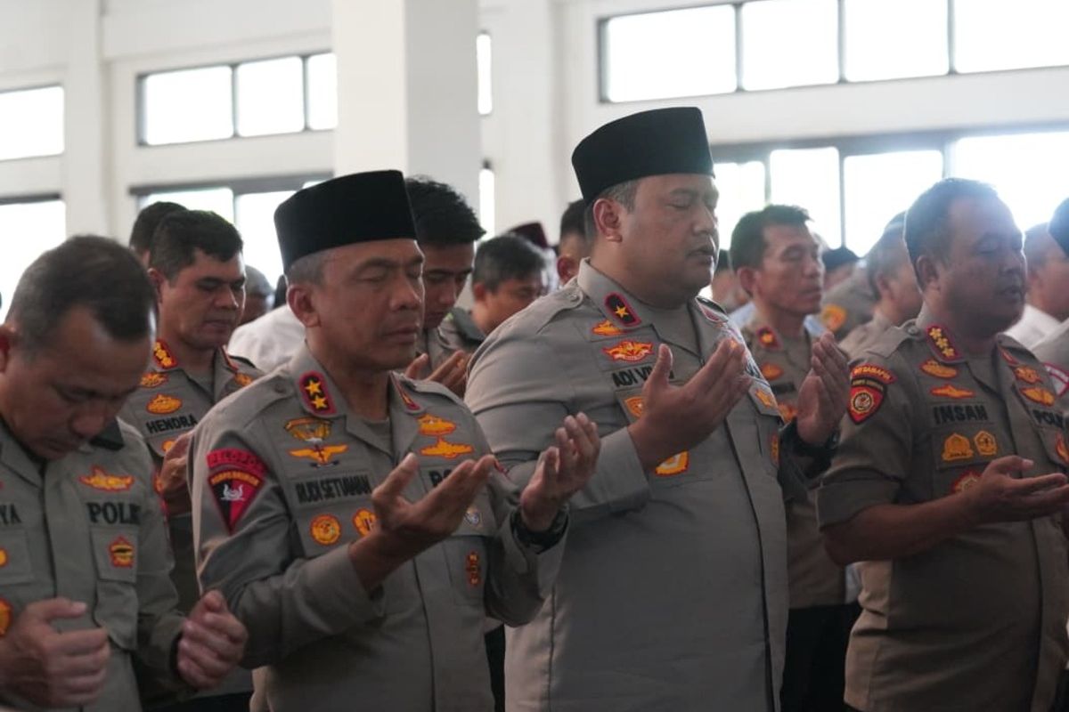 Kepolisian Daerah Jawa Barat (Polda Jabar) melaksanakan shalat ghaib untuk almarhum Affan Kurniawan.