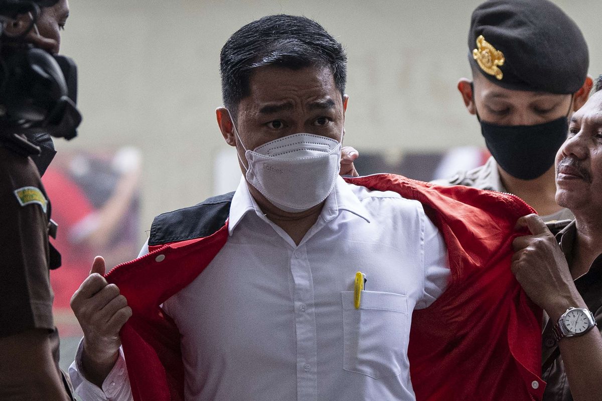 Terdakwa perintagan penyidikan pada kasus pembunuhan Brigadir Yosua Hutabarat, Arif Rachman Arifin tiba untuk menjalani sidang lanjutan di Pengadilan Negeri Jakarta Selatan, Jakarta, Jumat (3/2/2023). Sidang tersebut beragendakan pledoi atau pembacaan nota pembelaan dari terdakwa dan kuasa hukumnya.