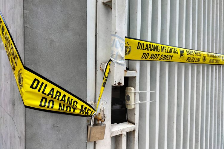 Sebuah rumah di  daerah Baki, Kabupaten Sukoharjo digerebek polisi lantaran jadi sarang judi online.