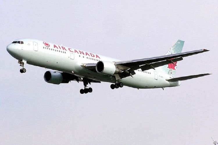 Pesawat Air Canada dari Kanada.