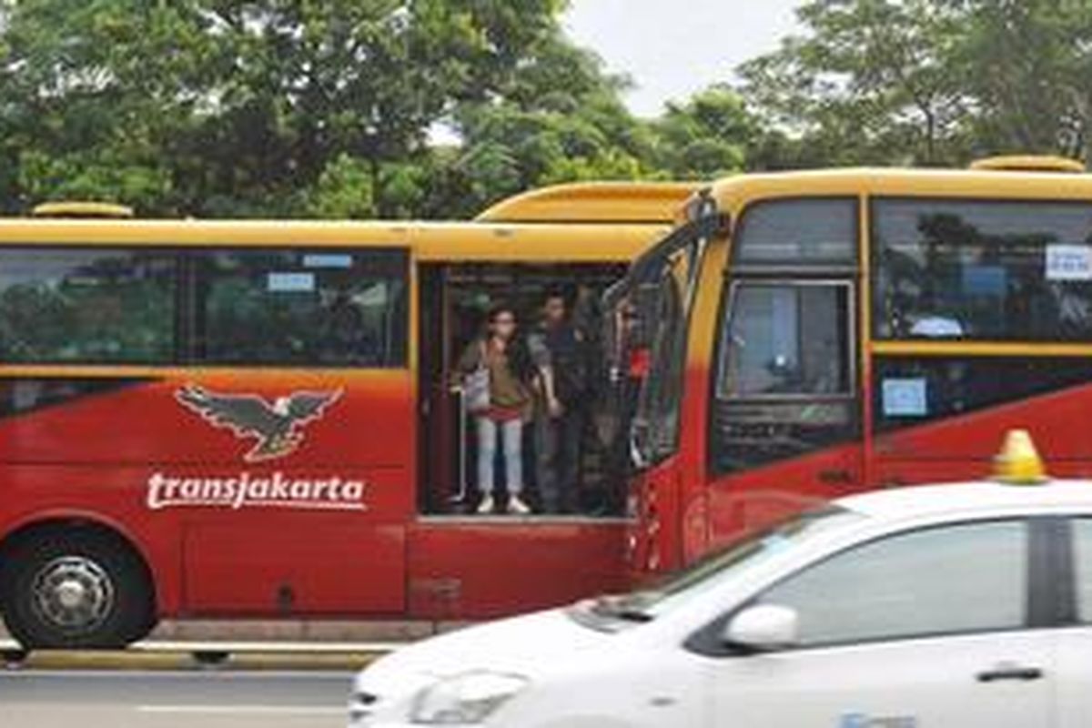 Bus Transjakarta.