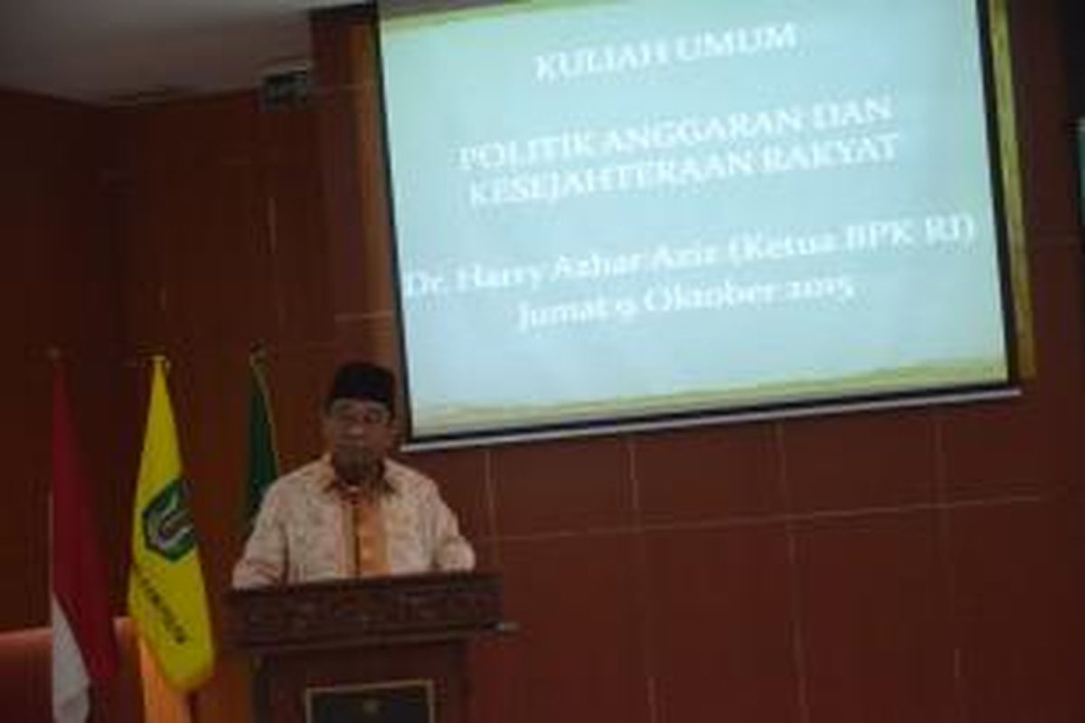 Ketua BPK RI, Dr Harry Azhar Azis, memaparkan makalah kuliah umum berjudul 'Politik Anggaran dan Implikasinya Terhadap Kesejahteraan Rakyat', di Universitas Nasional, Jumat (9/10/2015).  