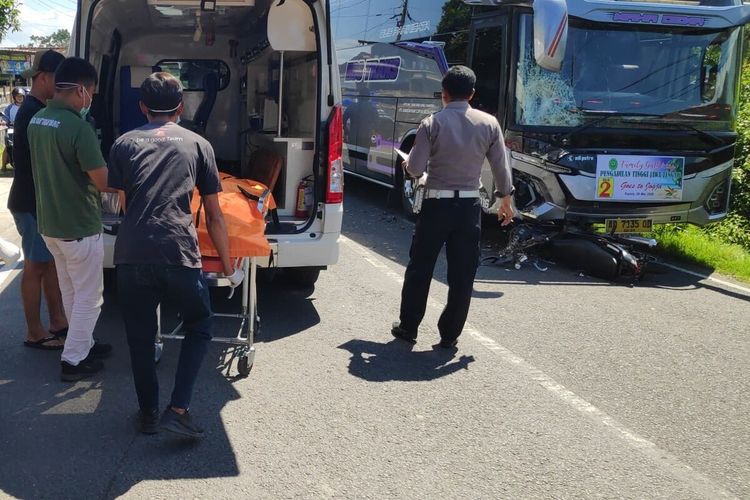 Pengendara Sepeda Motor Bus Pariwisata di Jalan Parangtritis, Tewas di Lokasi Kejadian