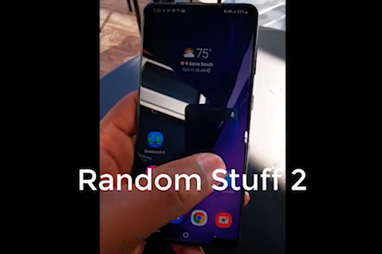Penampilan ponsel yang diduga merupakan Galaxy S21