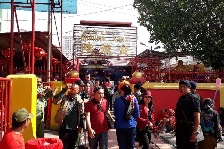 Suasana Hari Raya Imlek di Wihara Dharma Bhakti, Glodok, Taman Sari, Jakarta Barat pada Jumat (16/2/2018).