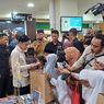 Momen Gibran Borong Alat Tulis untuk Anak Yatim Piatu di Banyuwangi