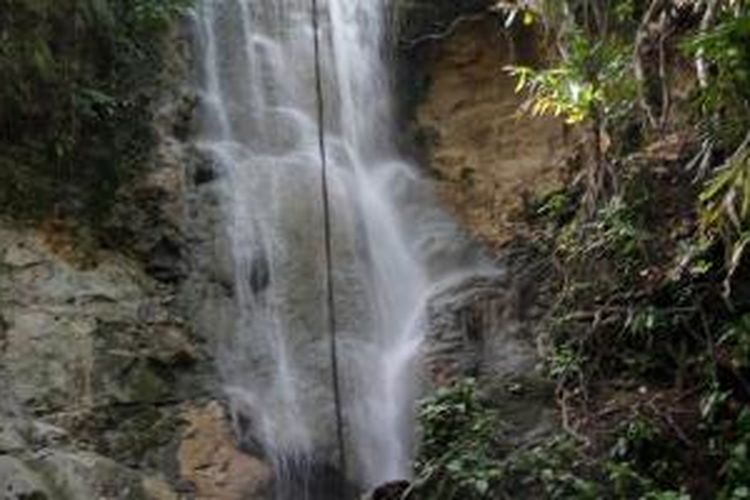 Air Terjun Bidadari di Teluk Sumbang, Kecamatan Biduk-biduk, Kabupaten Berau, Kalimantan Timur.