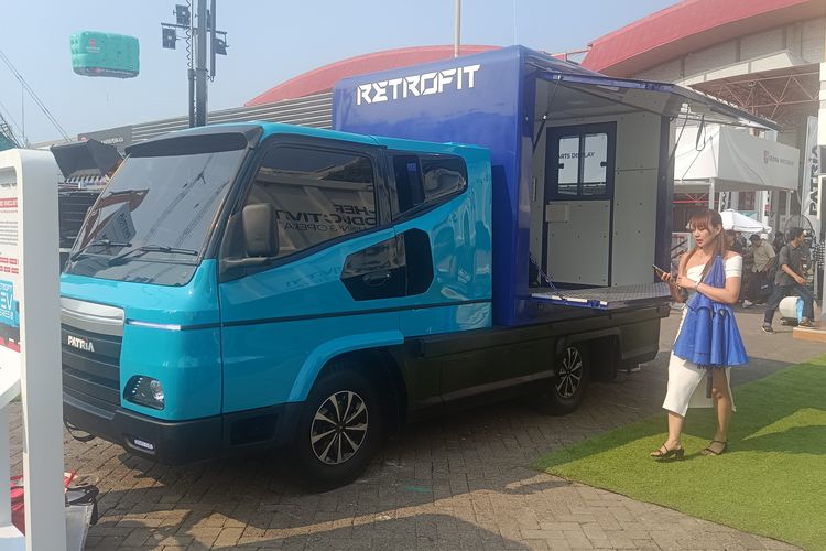 Prototipe Retrofit EV Series 0 yang mejeng di booth Triatra saat pameran kendaraan tambang