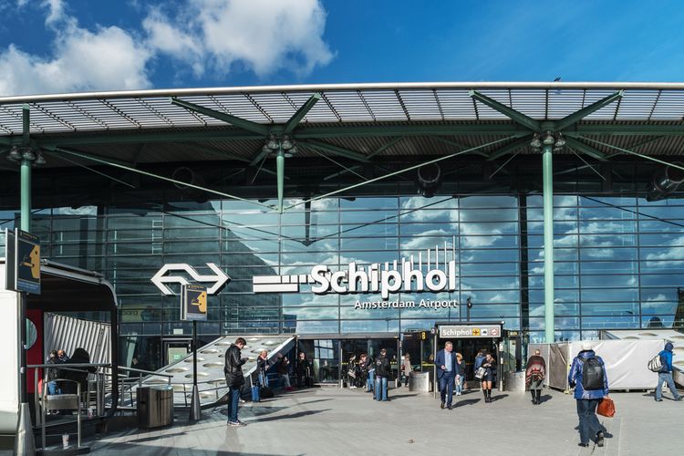 Bandara Schiphol di Amsterdam, Belanda akan membatasi jumlah penerbangan pada 2023 demi membantu mengurangi masalah perubahan iklim.