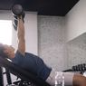 5 Latihan Dumbbell untuk Bentuk Tubuh Lebih Baik di Usia 40 Tahun