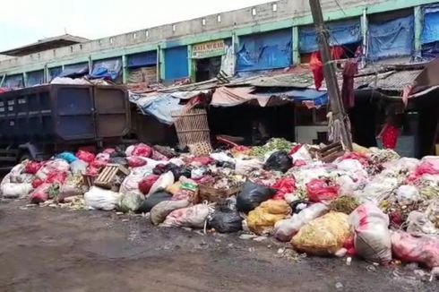 TPA Burangkeng Ditutup Warga, Sampah Menumpuk di Pasar Setu Bekasi