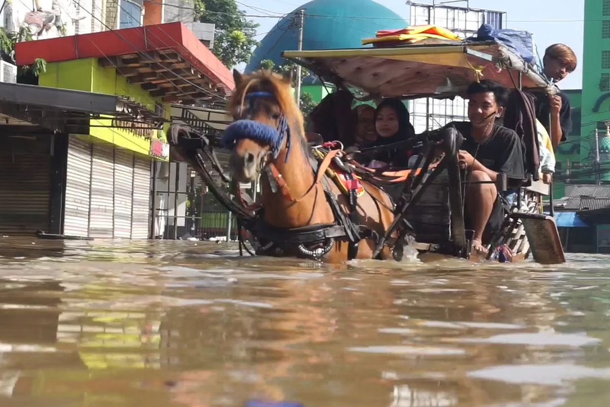 Situasi dan kondisi banjir di Kecamatan Dayeuhkolot, Kabupaten Bandung, Jawa Barat, Senin (10/3/2025) sejak Sabtu, luapan sungai Citarum masih merendam 13 Kecamatan dan 33 Desa