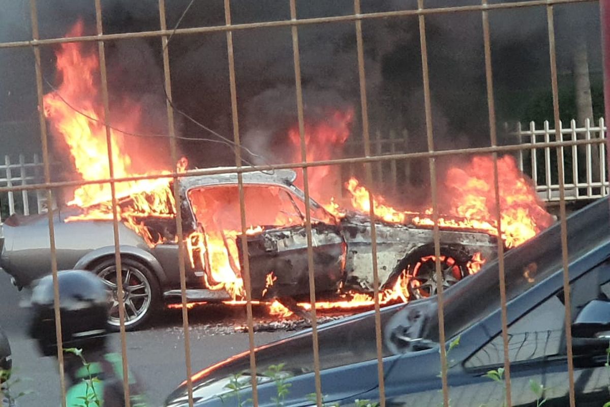 Mustang Shelby GT500 Terbakar di Pondok Indah