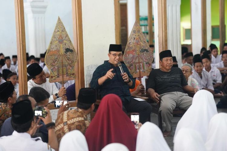 Bakal Calon Presiden (capres) dari Koalisi Perubahan untuk Persatuan (KPP), Anies Baswedan, berkunjung ke Pondok pesantren (Ponpes) Nurul Huda, di Kabupaten Sragen, Jawa Tengah (Jateng).