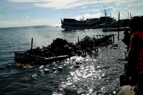 Kapal Pengangkut Sembako dan Elpiji Terbakar di Pelabuhan Bajoe Bone, 2 ABK Kritis