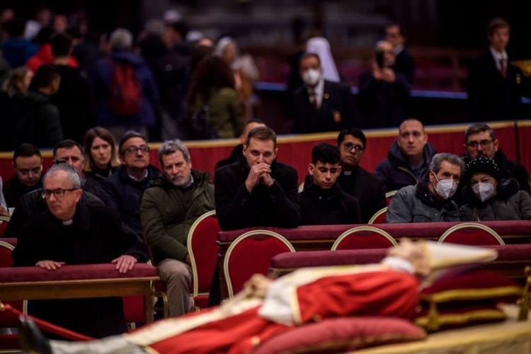 3 razones por las que el funeral del Papa Benedicto fue especial en la historia católica