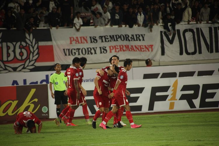 Penyerang Persis Solo asal Jepang, Ryo Matsumura, usai mencetak gol ke gawang Bali United yang digelar di Stadion Manahan, Kamis (15/9/2022) malam WIB. Laga Persis vs Bali United merupakan rangkaian pekan ke-10 Liga 1 2022-2023.