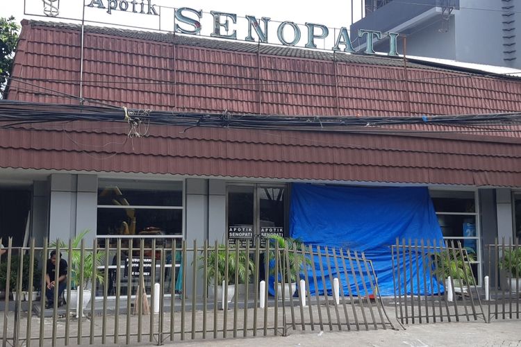 Kondisi Apotek Senopati di Jakarta Selatan pasca ditabrak dini hari tadi, Sabtu (28/12/2019)