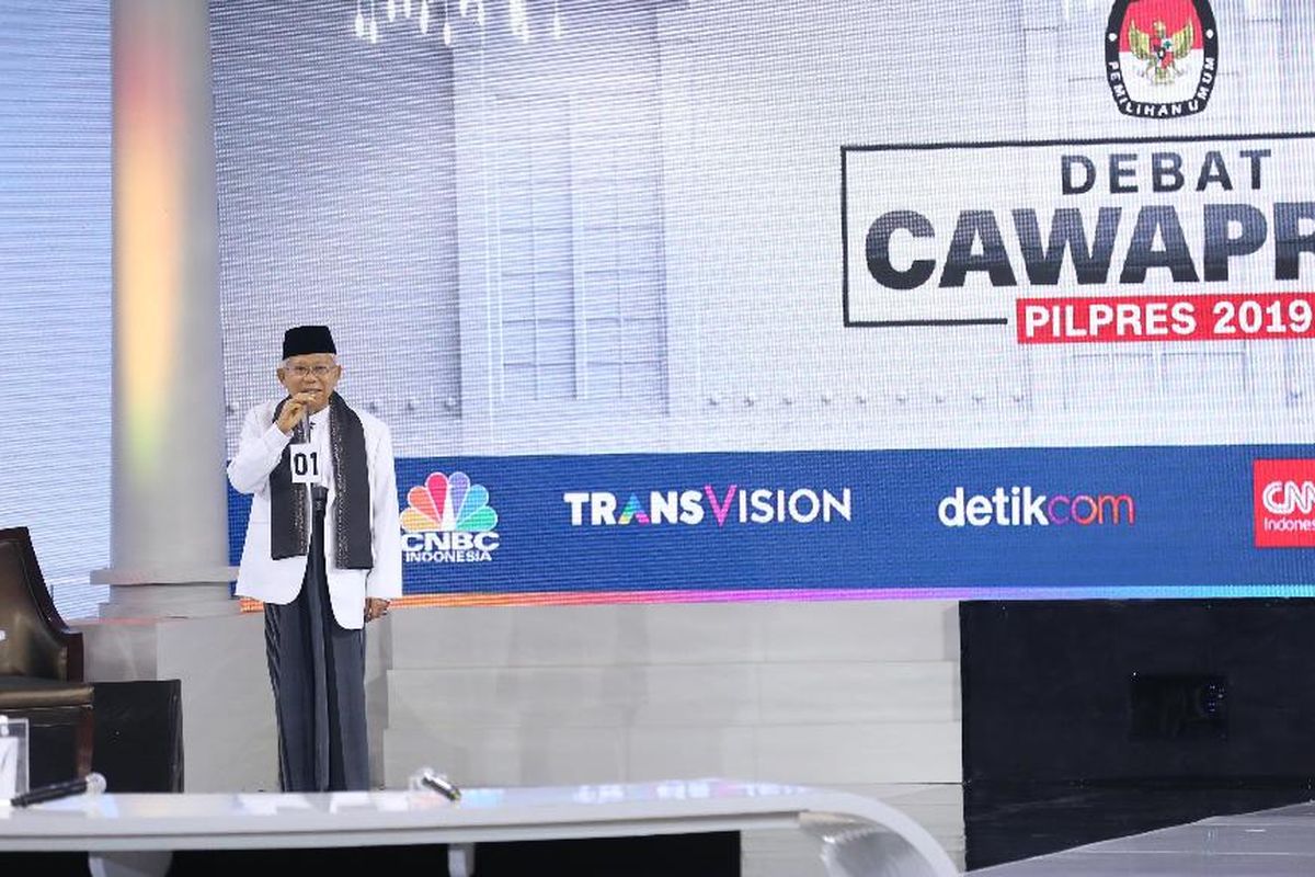 Calon wakil presiden nomor urut 01 Maruf Amin berbicara dalam debat ketiga Pilpres 2019 di Hotel Sultan, Jakarta, Minggu (17/3/2019) malam. Peserta debat ketiga kali ini adalah cawapres masing-masing paslon dengan tema yang diangkat adalah pendidikan, kesehatan, ketenagakerjaan, sosial, dan budaya.