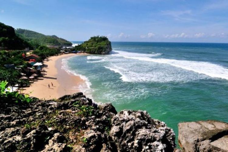 Pantai Pulang Sawal atau Pantai Indrayanti di Kabupaten Gunungkidul, DI Yogyakarta.