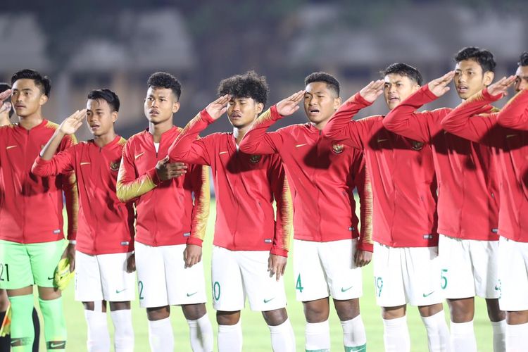 Para pemain timnas U-19 Indonesia jelang laga melawan timnas U-19 Hong Kong pada Kualifikasi Piala Asia U-19 2020 di Stadion Madya, Jakarta Pusat, Jumat (8/11/2019).