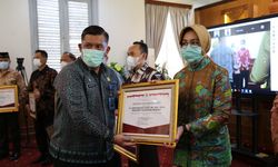 Pemkot dan Wali Kota Tangsel Raih Penghargaan Peduli HAM 2020