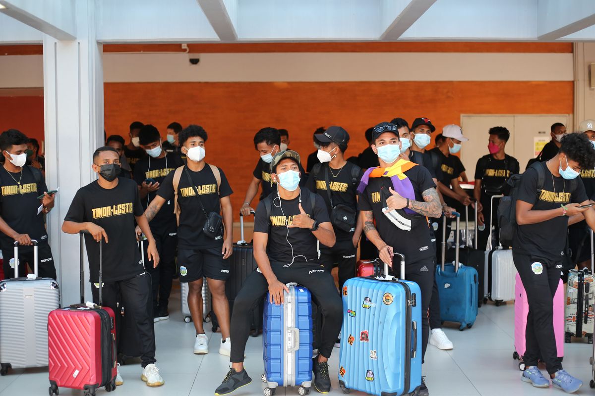 Seusai menjalani karantina di Jakarta pemain Timnas Timor Leste Fabio mendarat di Bandara I Gusti Ngurah Rai Bali, Selasa (25/1/2022) sore. Mereka akan menjalani uji coba melawan Timnas Indonesia pada tanggal 27 dan 30 Januari 2022 dalam rangka FIFA Matchday di Stadion Kapten I Wayan Dipta Gianyar.