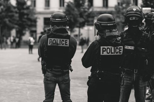 Polisi Ganteng di Dunia, Pesonanya Bikin Cewek Klepek-klepek