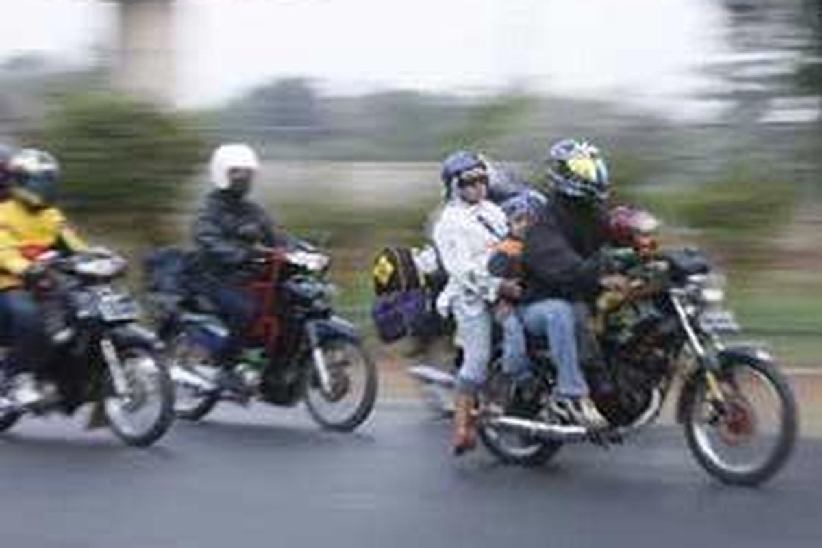 Pemudik bersepeda motor