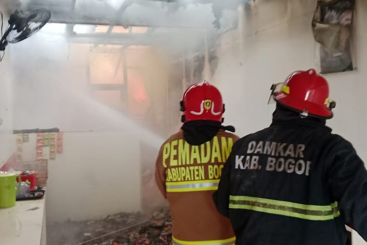 Diduga Kebocoran Gas, Tiga Ruko Terbakar di Ciomas Bogor, Rugikan Rp 400 Juta