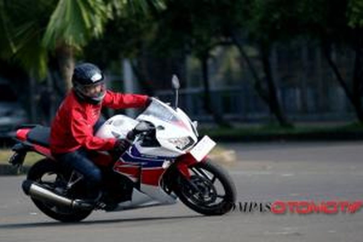 Manuver Honda All-New CBR250R lembut.