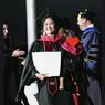 Anak Anies Baswedan Lulus S2 Harvard, Terima Ijazah Sambil Gendong Anak
