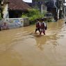 Hari Pertama Sekolah, Anak di Dayeuhkolot Harus Terobos Banjir Luapan Citarum