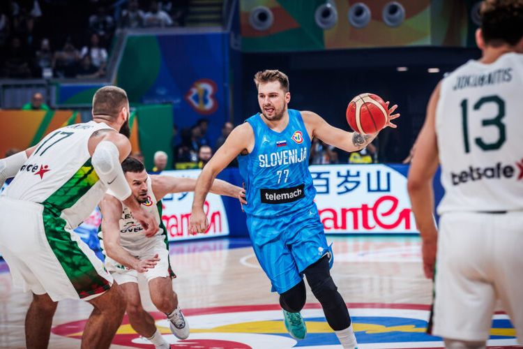 Luka Doncic dalam pertandingan Lithuania vs Slovenia di FIBA World Cup 2023. 