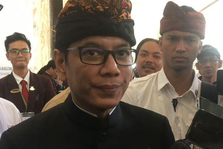 Menteri Pariwisata dan Ekonomi Kreatif Wishnutama usai membuka Indonesia Tourism Outlook 2020, di Badung, Bali, Jumat (22/11/2019).